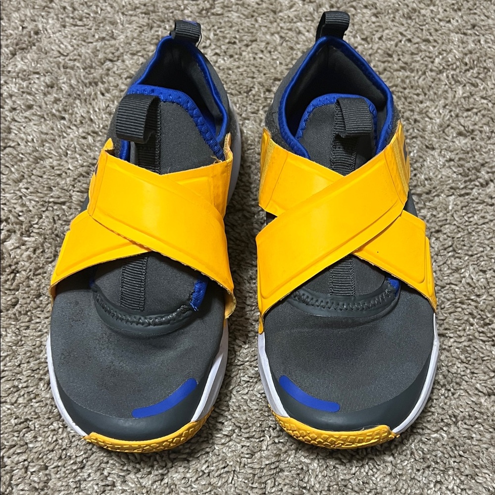 Nike Kids Sneakers in Yellow and Gray